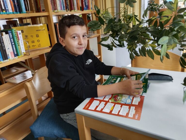 Entspannte Lesestunde in unserer Bücherei