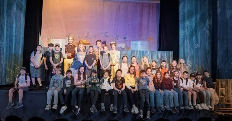 A Royal Adventure: Classes 1A and 1B Visit the Theater 🐸