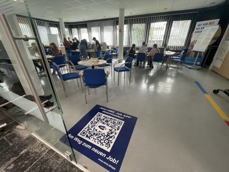 BIZ Besuch der 3a beim AMS in Kufstein