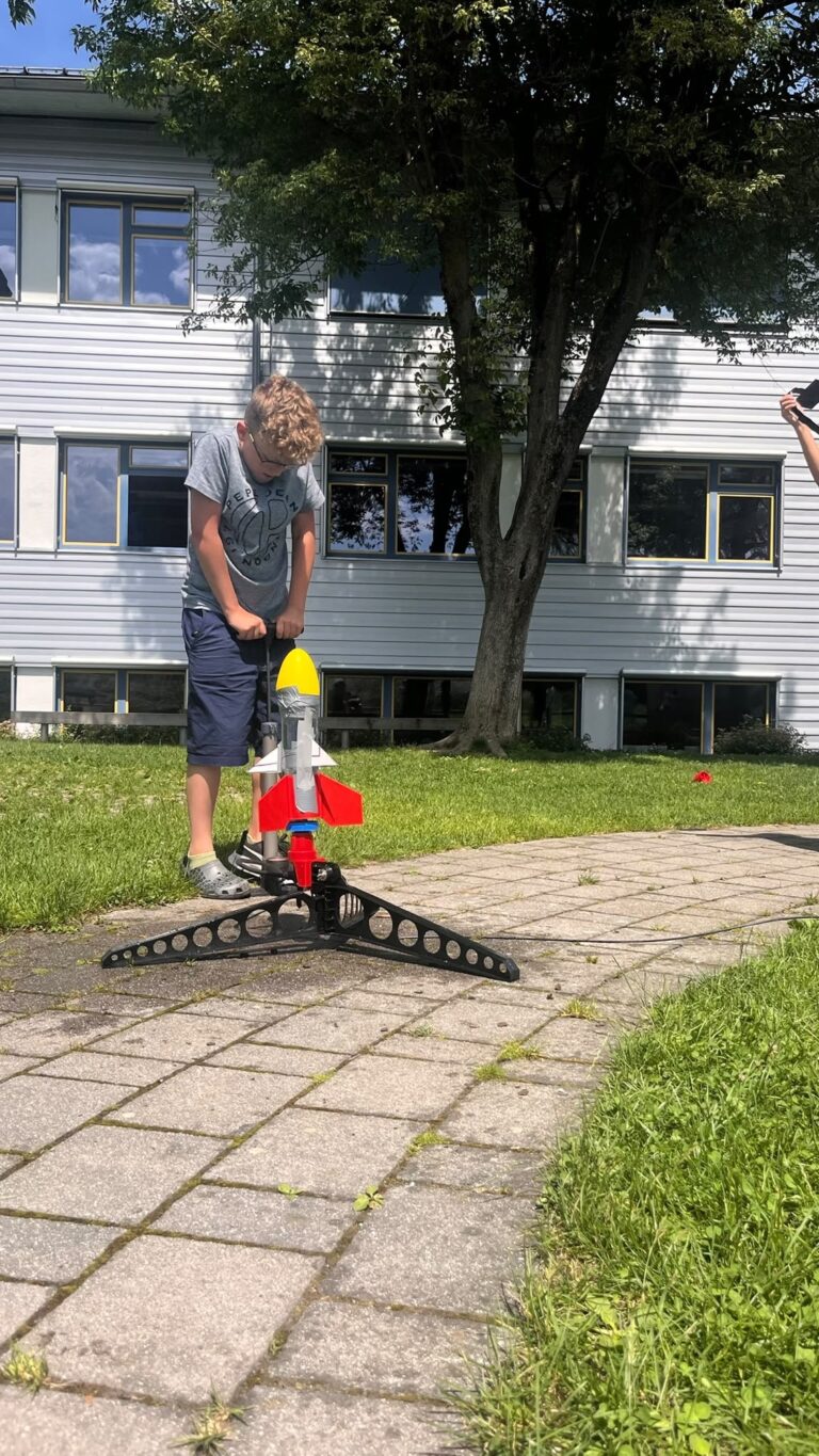 MINT Projekt „Wasserflaschen Raketen“ heben ab